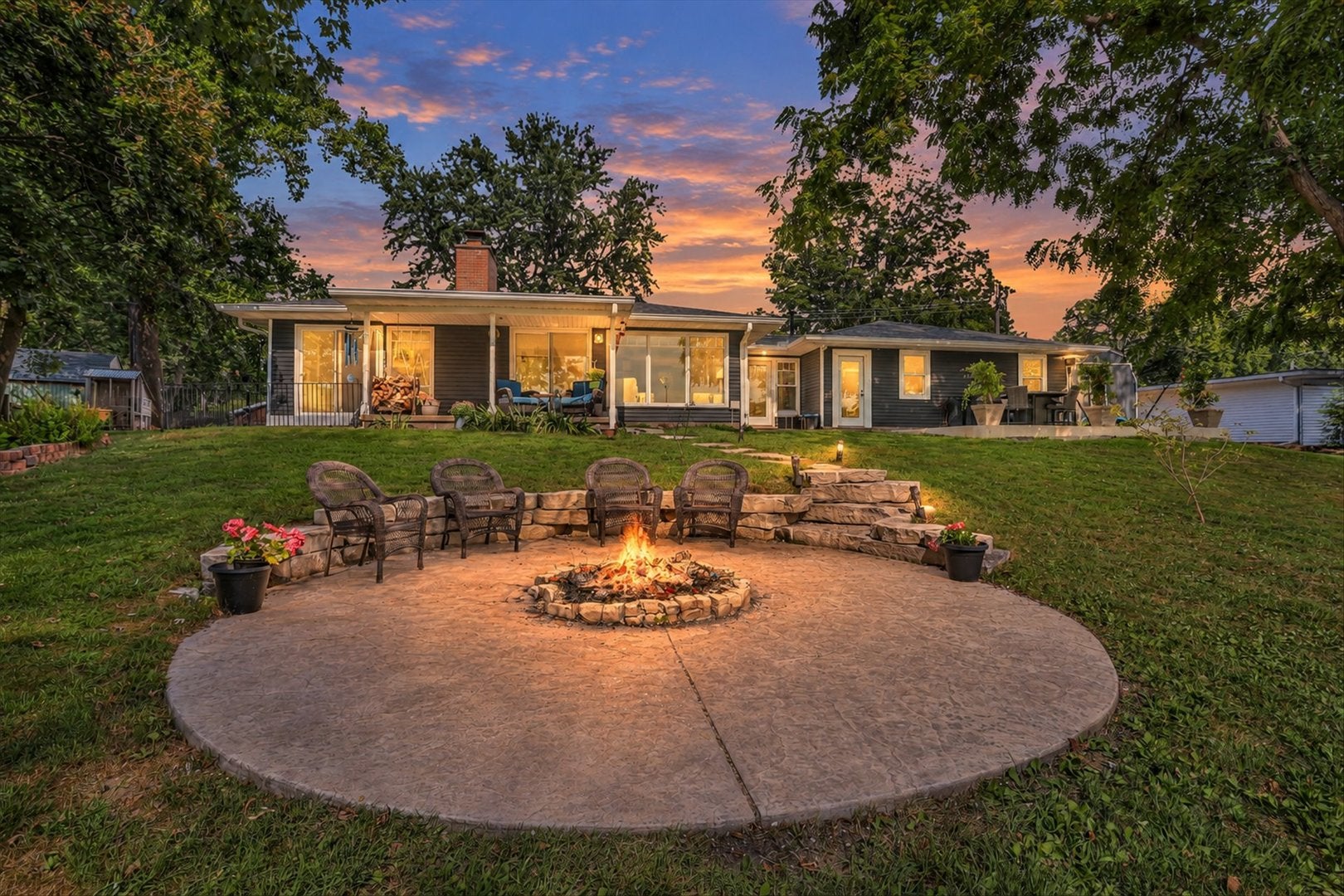 1513 W Point Drive