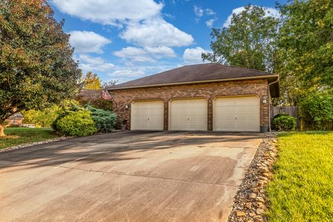 Tiny photo for 600 Deer Lake Drive W, Carbondale, IL 62901 (MLS # 12556754)