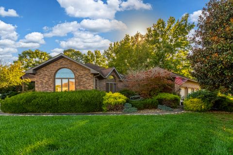 Tiny photo for 600 Deer Lake Drive W, Carbondale, IL 62901 (MLS # 12556754)