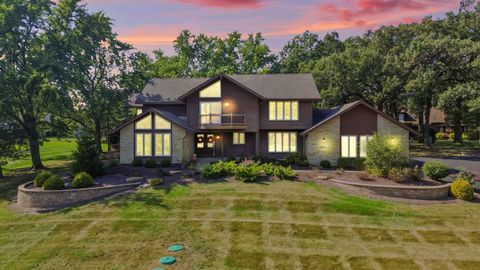 Photo of 27 Equestrian Way, Lemont, IL 60439 (MLS # 12488515)
