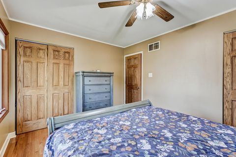 Tiny photo for 445 Golf Road, Crystal Lake, IL 60014 (MLS # 12625579)