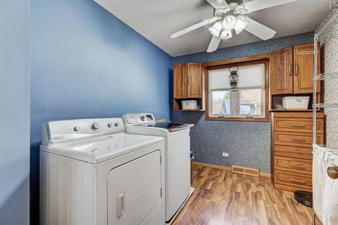 Tiny photo for 445 Golf Road, Crystal Lake, IL 60014 (MLS # 12625579)