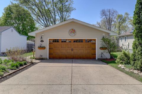 Tiny photo for 445 Golf Road, Crystal Lake, IL 60014 (MLS # 12625579)