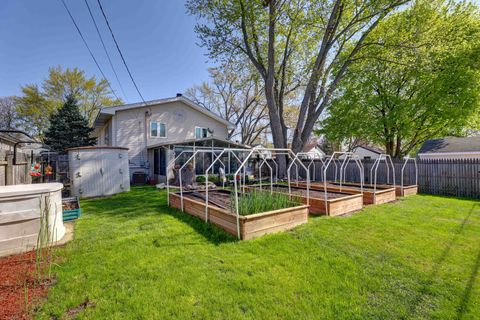 Tiny photo for 445 Golf Road, Crystal Lake, IL 60014 (MLS # 12625579)