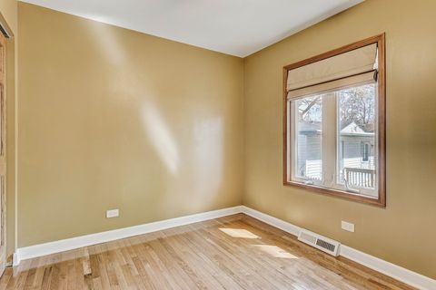 Tiny photo for 445 Golf Road, Crystal Lake, IL 60014 (MLS # 12625579)