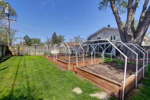 Tiny photo for 445 Golf Road, Crystal Lake, IL 60014 (MLS # 12625579)