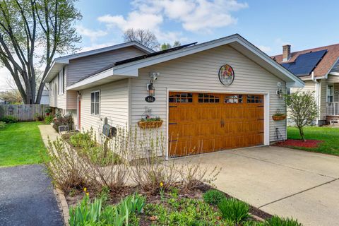 Photo of 445 Golf Road, Crystal Lake, IL 60014 (MLS # 12625579)