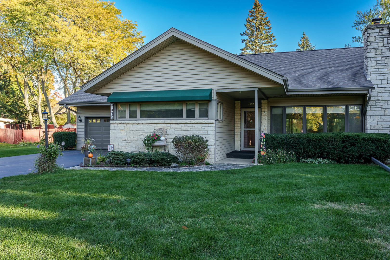 1825 Edgebrook Drive