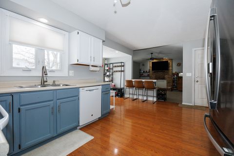 Tiny photo for 312 Clover Court, Bloomington, IL 61701 (MLS # 12554266)