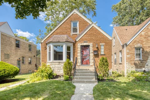 Photo of 2850 W Chase Avenue, Chicago, IL 60645 (MLS # 12725569)