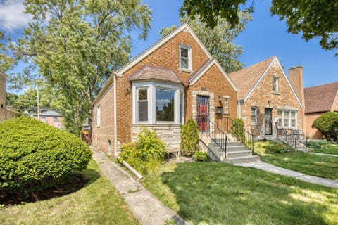 Tiny photo for 2850 W Chase Avenue, Chicago, IL 60645 (MLS # 12725569)