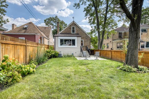 Tiny photo for 2850 W Chase Avenue, Chicago, IL 60645 (MLS # 12725569)