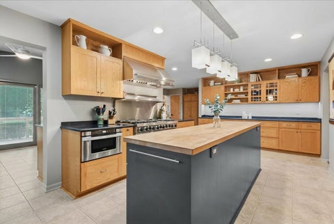Tiny photo for 500 Parkview Place, Burr Ridge, IL 60527 (MLS # 12760703)
