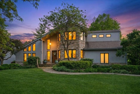 Photo of 500 Parkview Place, Burr Ridge, IL 60527 (MLS # 12760703)