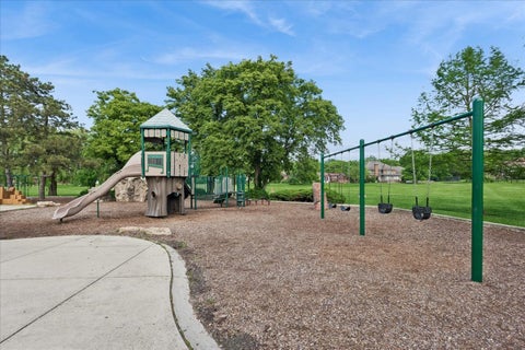 Tiny photo for 500 Parkview Place, Burr Ridge, IL 60527 (MLS # 12760703)