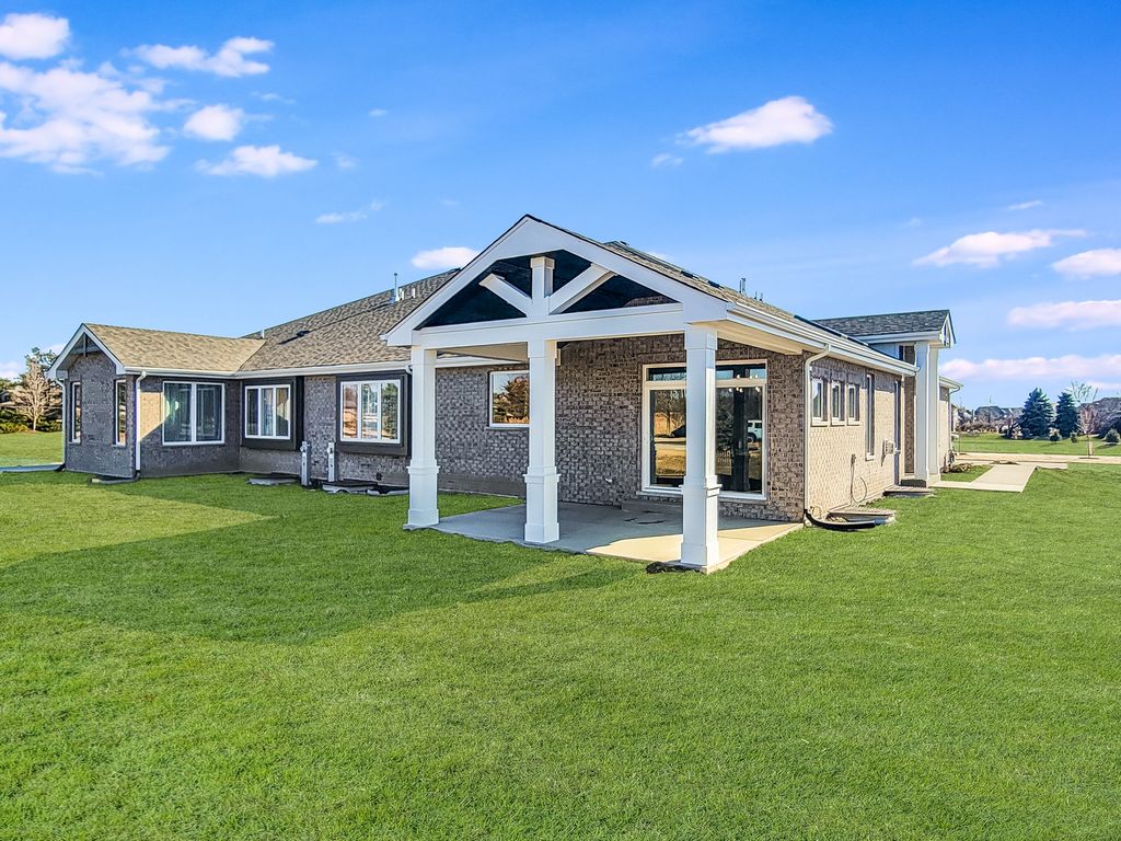 Photo for 11668 Misty Creek Lane, Frankfort, IL 60423 (MLS # 12305967)