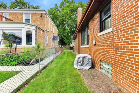 Tiny photo for 6247 N Leona Avenue, Chicago, IL 60646 (MLS # 12747647)