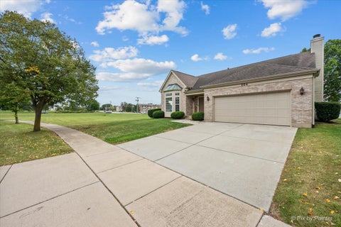 Tiny photo for 664 Mayfair Drive, Carol Stream, IL 60188 (MLS # 12764568)