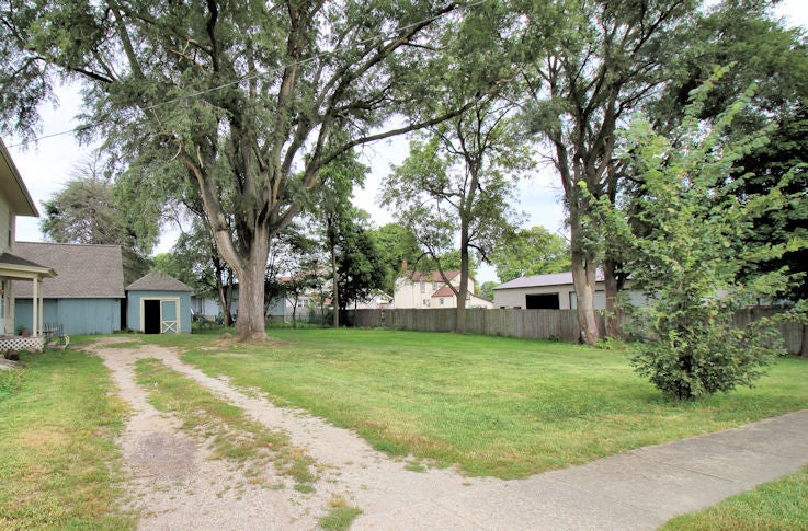 320 E Railroad