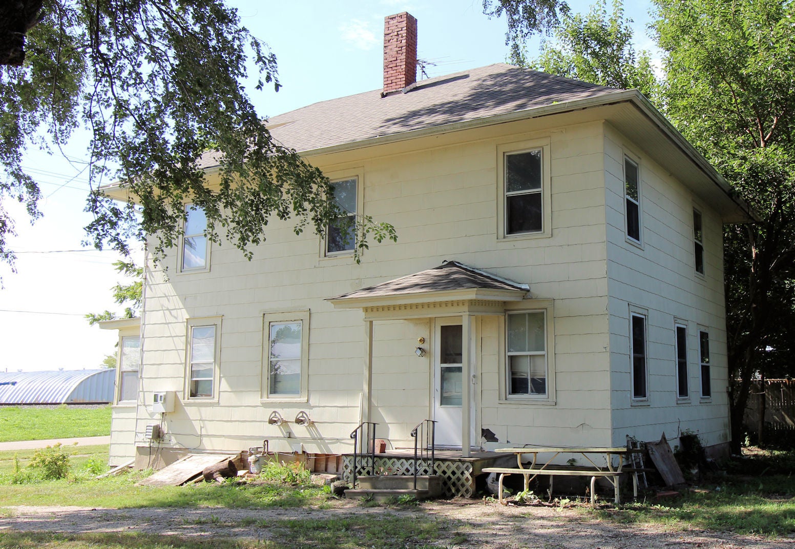 320 E Railroad
