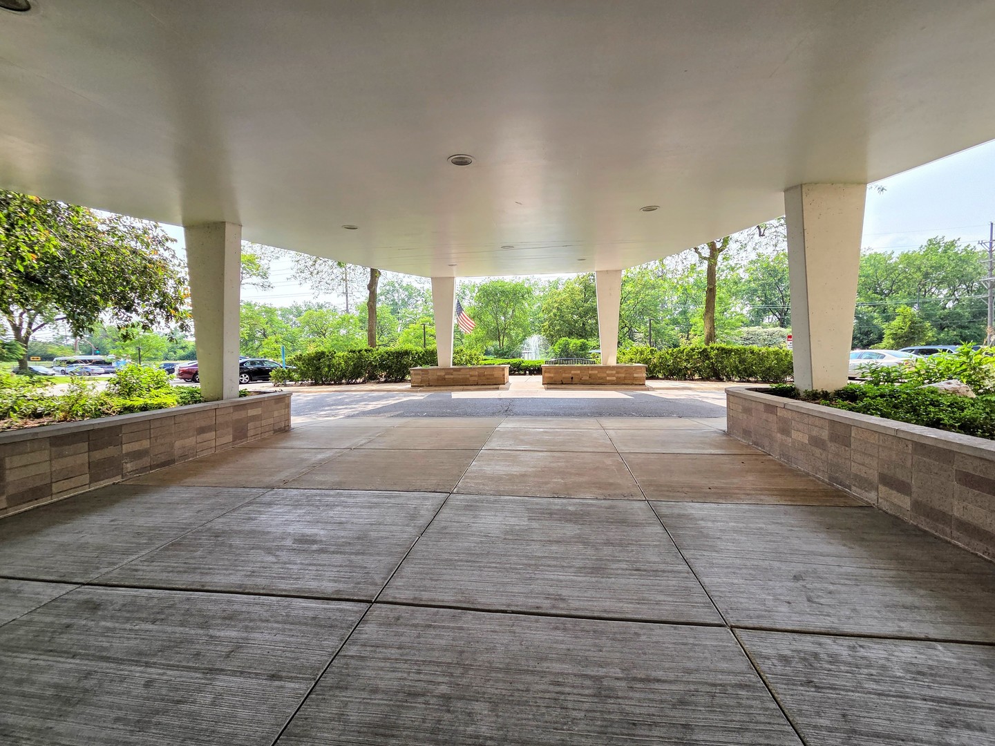 6833 N Kedzie Avenue 816