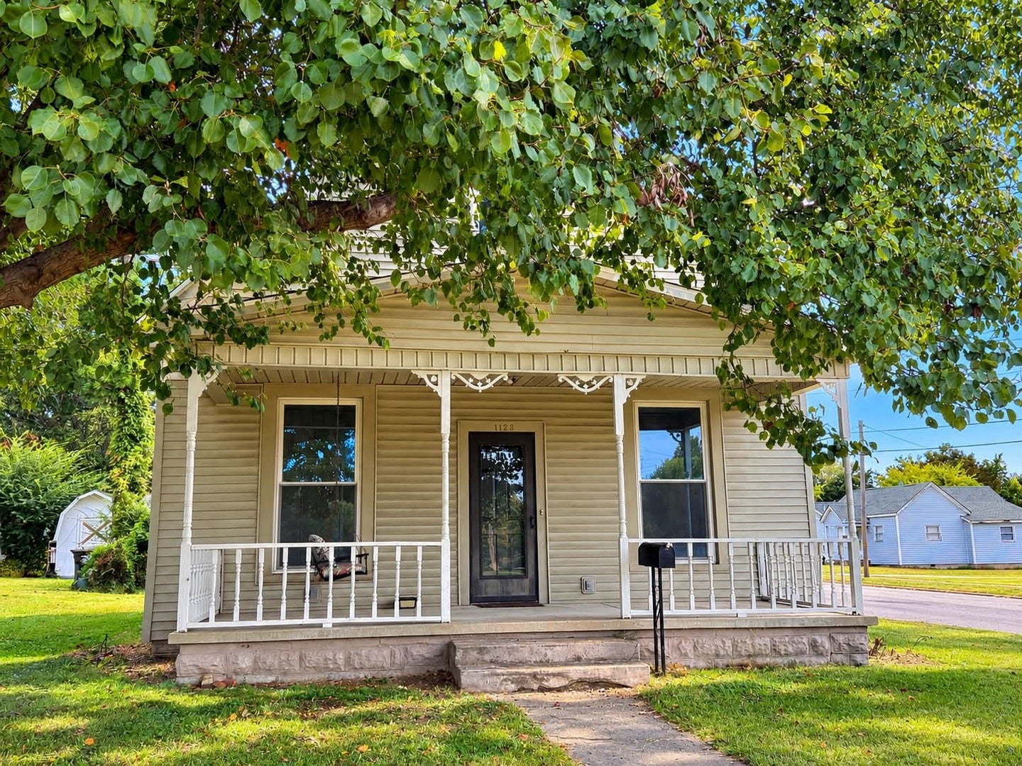 1123 Metropolis Street