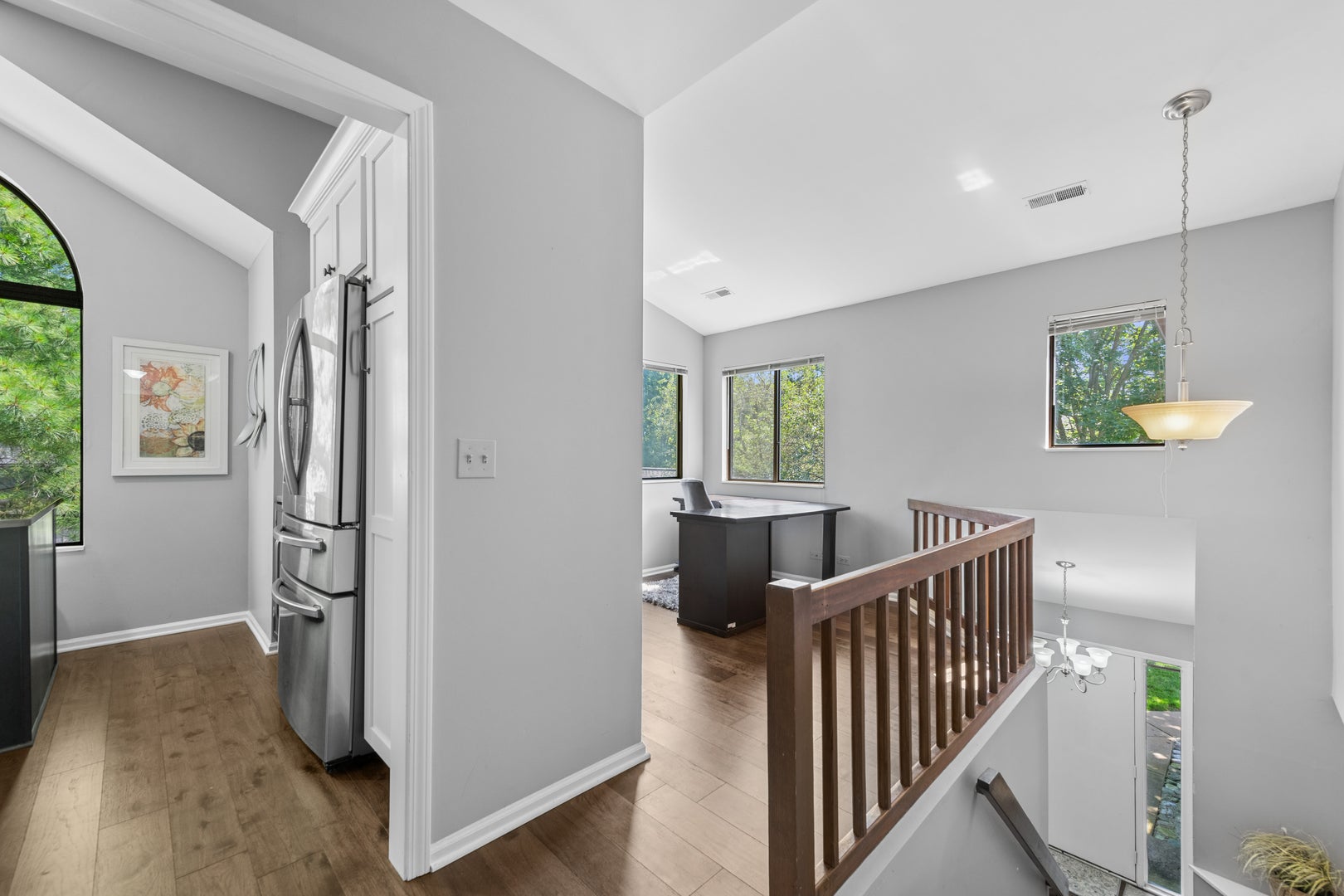 752 SHORELINE Road 1077