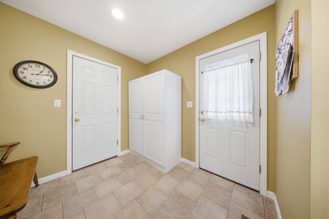 Tiny photo for 101 Clearmont Drive, Elk Grove Village, IL 60007 (MLS # 12505960)