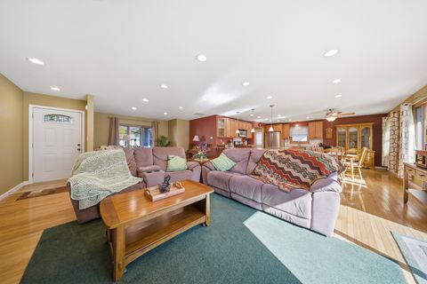 Tiny photo for 101 Clearmont Drive, Elk Grove Village, IL 60007 (MLS # 12505960)