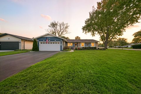 Tiny photo for 101 Clearmont Drive, Elk Grove Village, IL 60007 (MLS # 12505960)