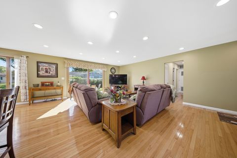 Tiny photo for 101 Clearmont Drive, Elk Grove Village, IL 60007 (MLS # 12505960)