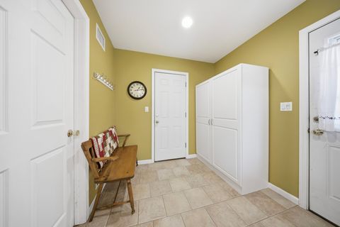 Tiny photo for 101 Clearmont Drive, Elk Grove Village, IL 60007 (MLS # 12505960)