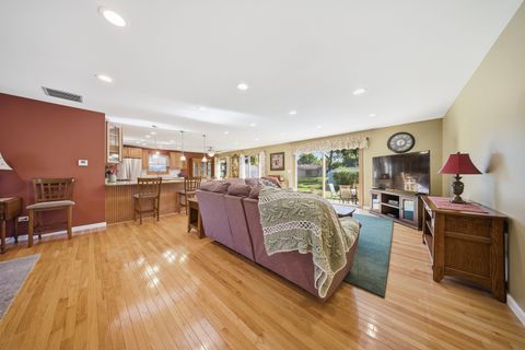 Tiny photo for 101 Clearmont Drive, Elk Grove Village, IL 60007 (MLS # 12505960)