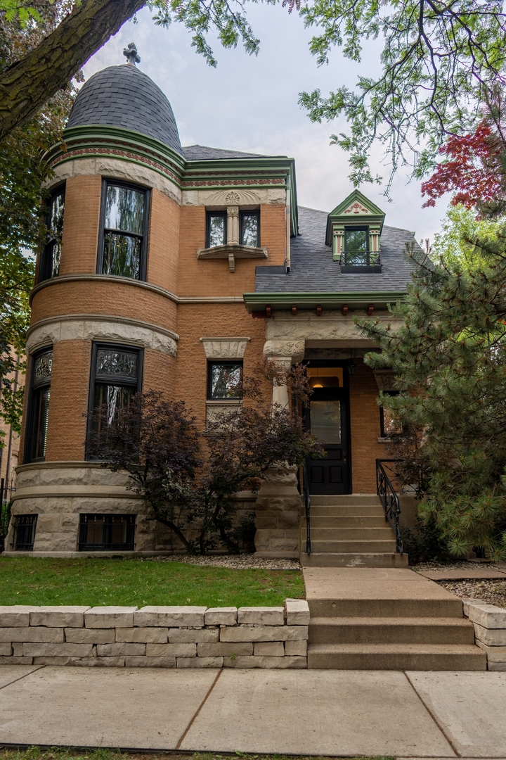 2138 W Caton Street