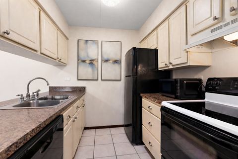 Tiny photo for 13911 James Drive #1005, Crestwood, IL 60418 (MLS # 12603221)