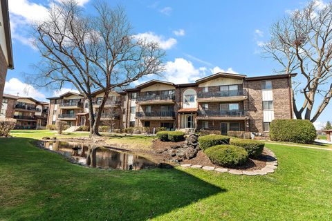 Tiny photo for 13911 James Drive #1005, Crestwood, IL 60418 (MLS # 12603221)