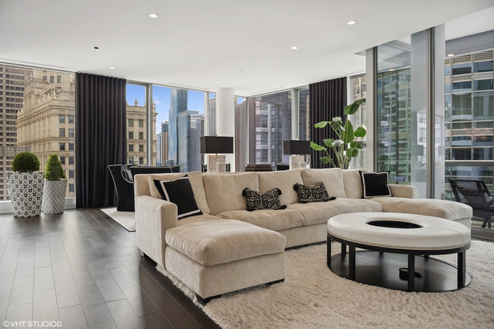 403 N Wabash Avenue 14A