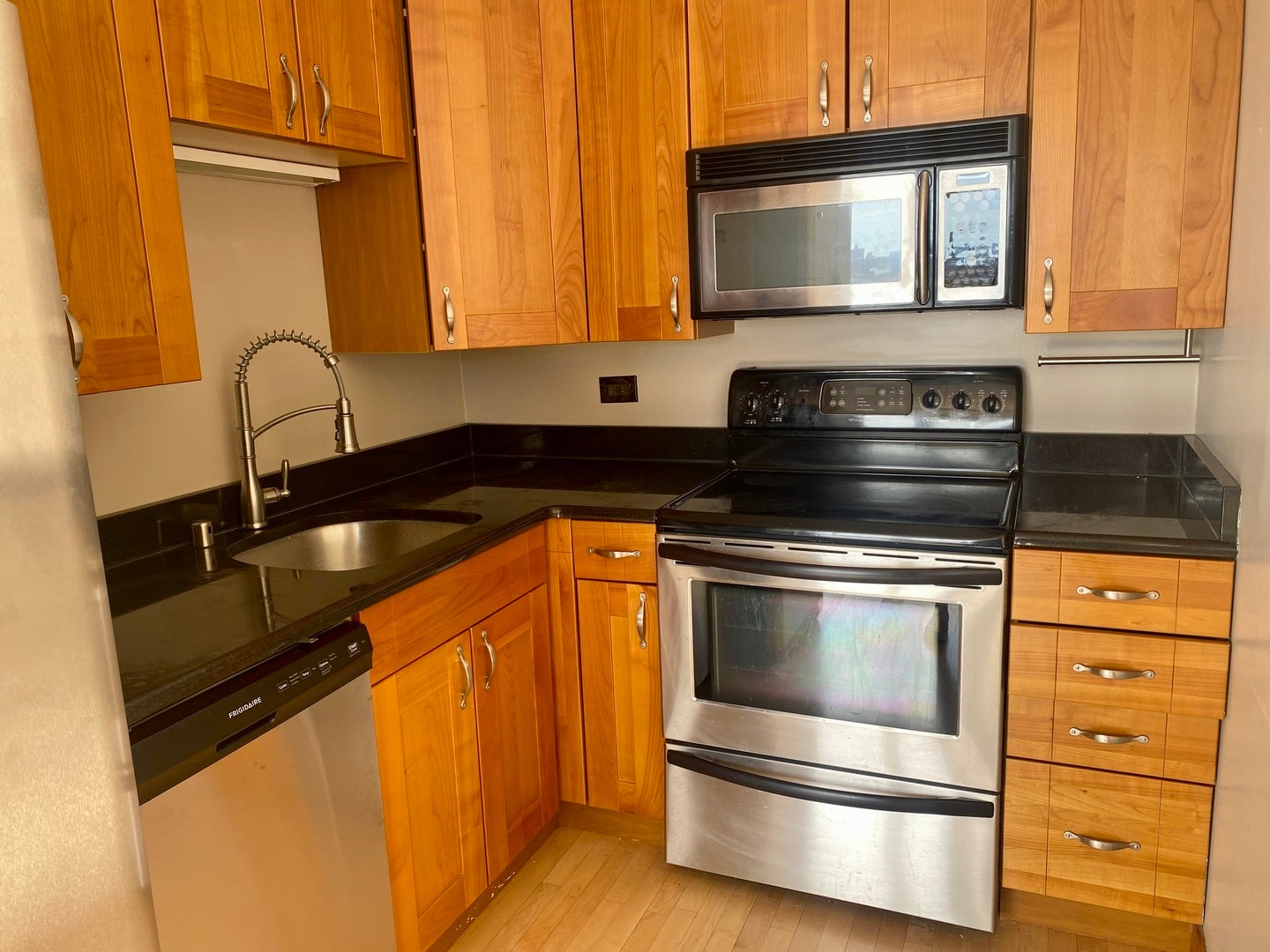 655 W IRVING PARK Road 903
