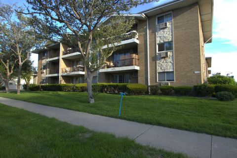 Photo of 4755 W 101st Street #101, Oak Lawn, IL 60453 (MLS # 12651108)