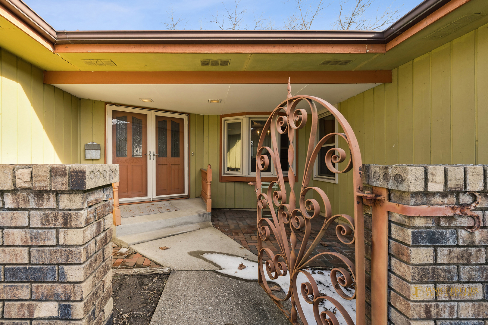 1402 N Millstream Drive