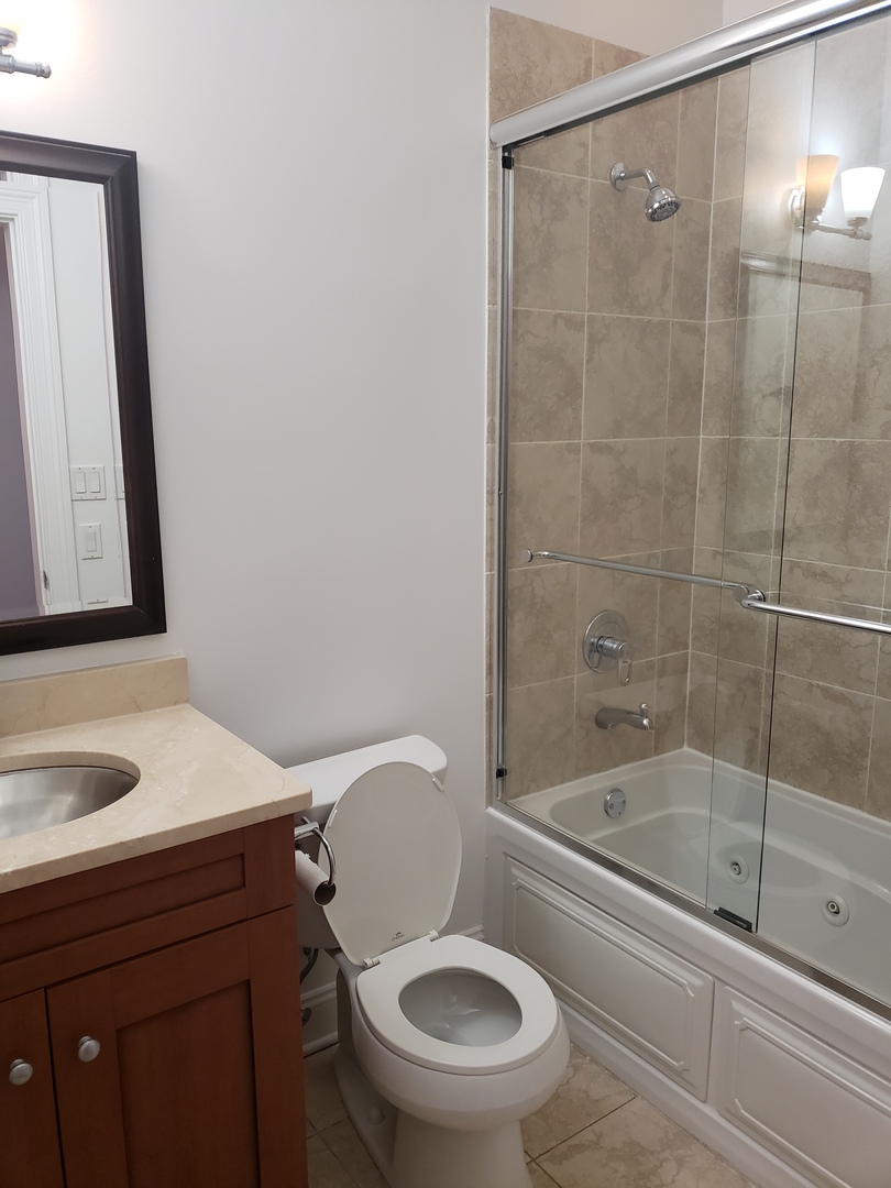 1924 W Diversey Avenue 2E