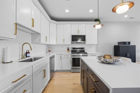 Tiny photo for 2936 N Lincoln Avenue #3N, Chicago, IL 60657 (MLS # 12488683)