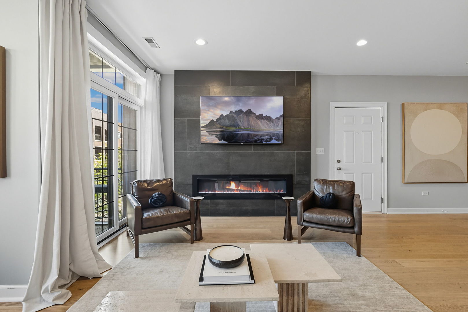 Chicago, Illinois 60657, United States, 2 Bedrooms Bedrooms, ,2 BathroomsBathrooms,Residential,Active,224109