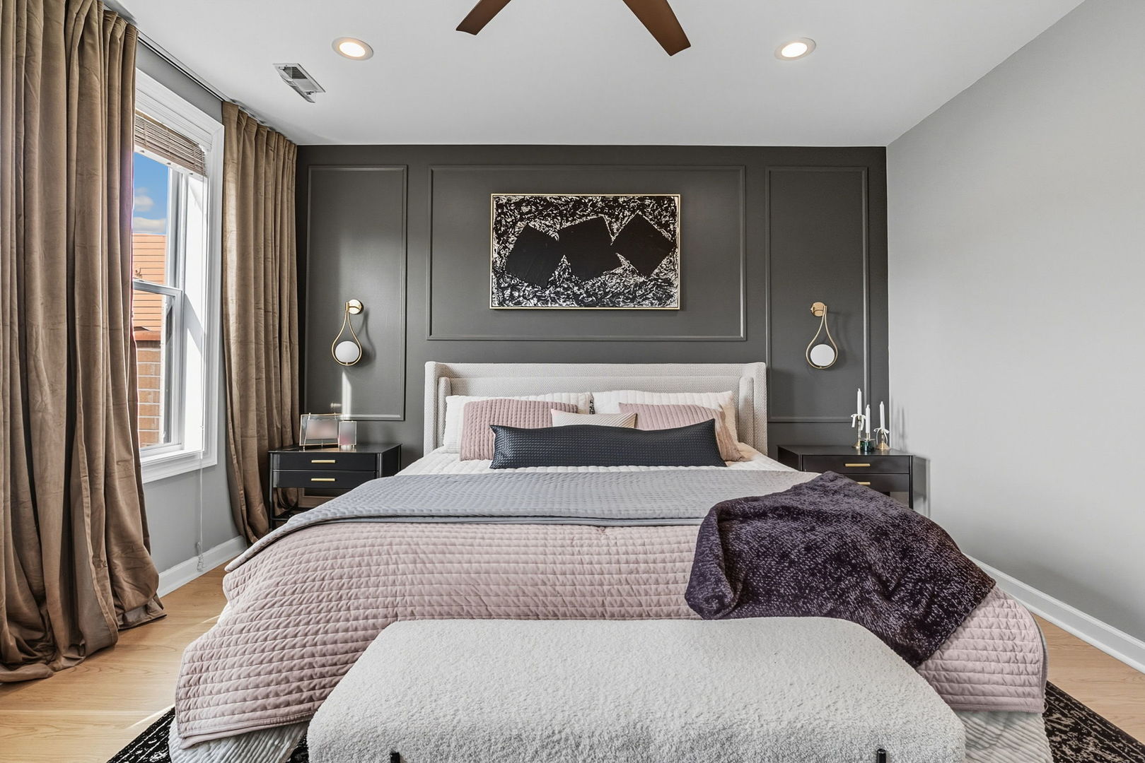 Chicago, Illinois 60657, United States, 2 Bedrooms Bedrooms, ,2 BathroomsBathrooms,Residential,Active,224109