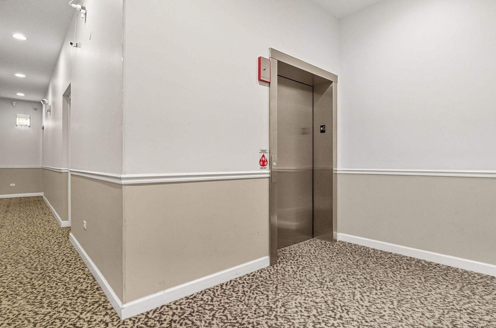 Chicago, Illinois 60657, United States, 2 Bedrooms Bedrooms, ,2 BathroomsBathrooms,Residential,Active,224109