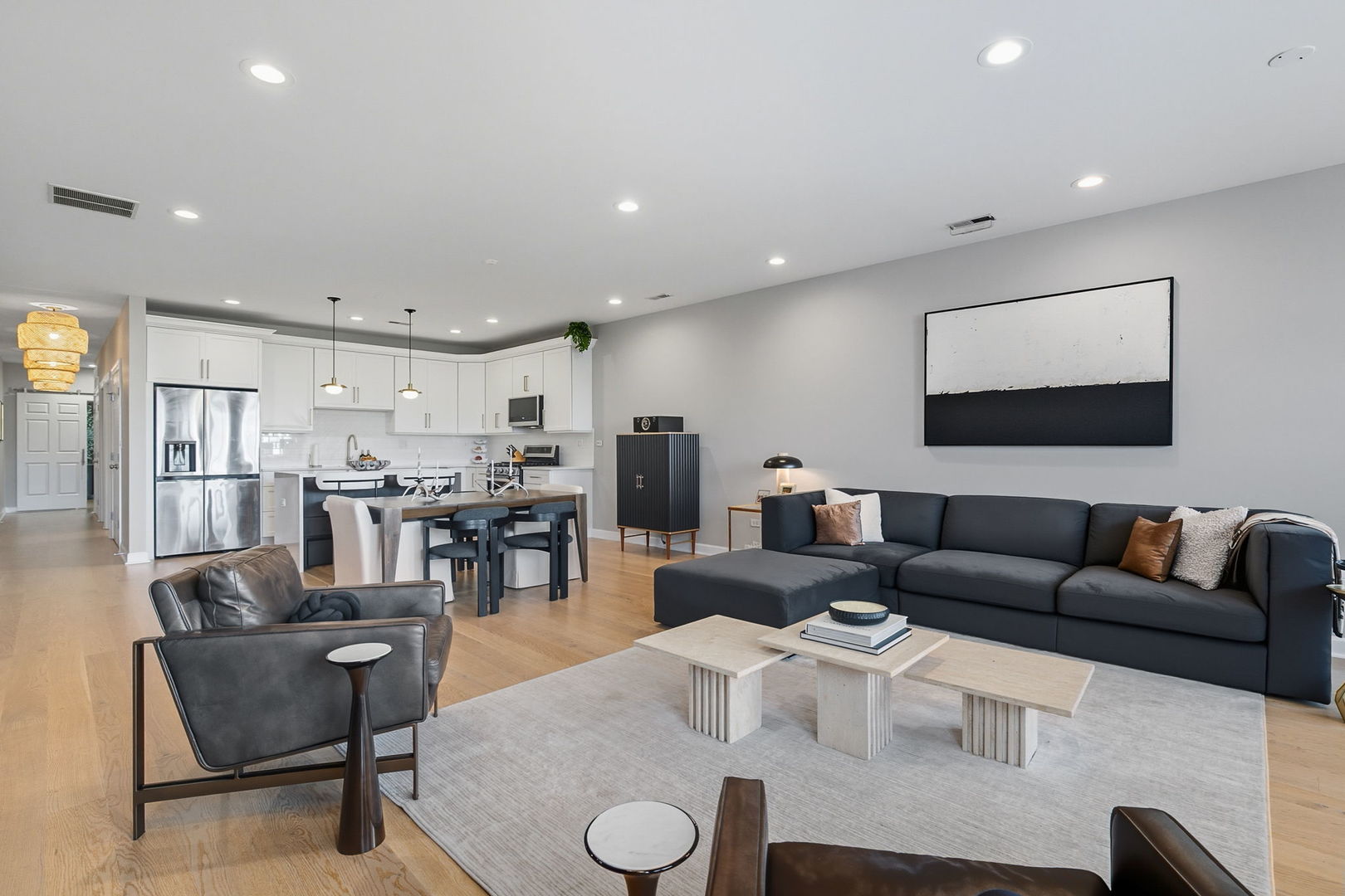 Chicago, Illinois 60657, United States, 2 Bedrooms Bedrooms, ,2 BathroomsBathrooms,Residential,Active,224109