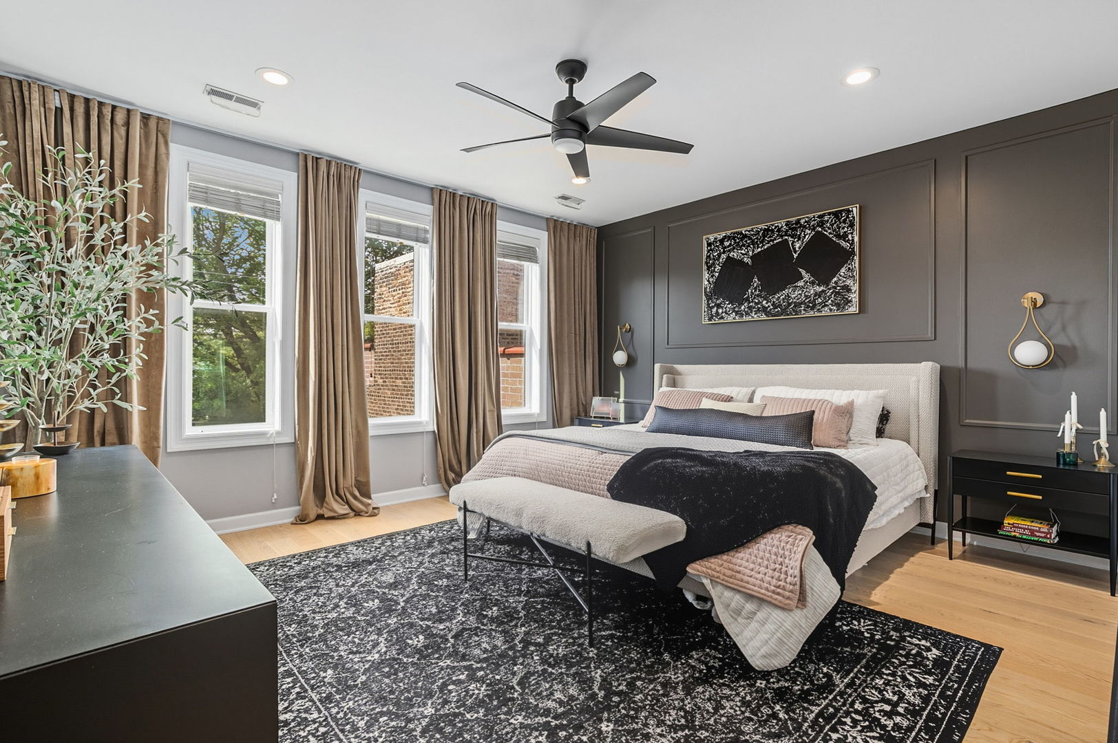 Chicago, Illinois 60657, United States, 2 Bedrooms Bedrooms, ,2 BathroomsBathrooms,Residential,Active,224109