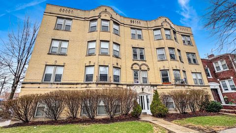 Photo of 6204 N Claremont Avenue #2, Chicago, IL 60659 (MLS # 12595847)