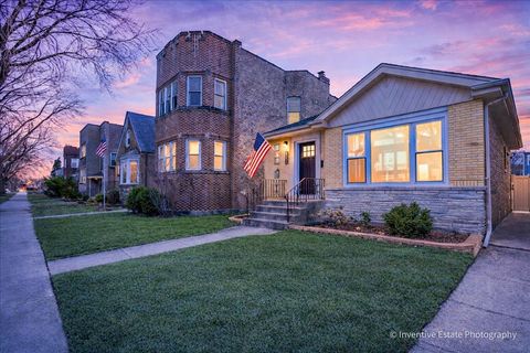 Photo of 4956 N Menard Avenue, Chicago, IL 60630 (MLS # 12589227)