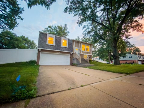 Tiny photo for 1429 N Green Meadows Boulevard, Streamwood, IL 60107 (MLS # 12754880)